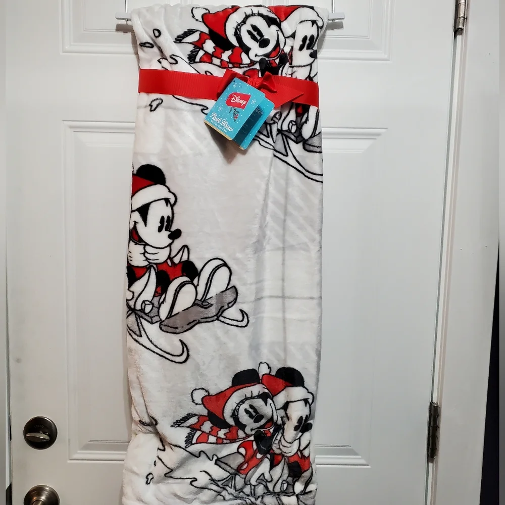 Disney Mickey and Minnie Mouse Plush Blanket Winter Sledding